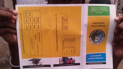 Un prospectus avec la grille tarifaire. Les étudiants devront payer entre 50.000 et 1.500.000 Fcfa pour s’inscrire.